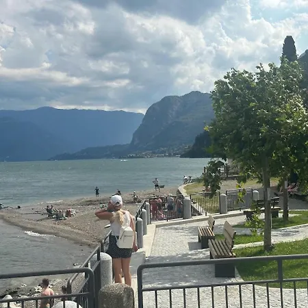 Apartament Lakeview Casa Camelia 21 *