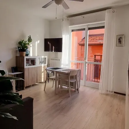 Apartament Lakeview Casa Camelia 21 *